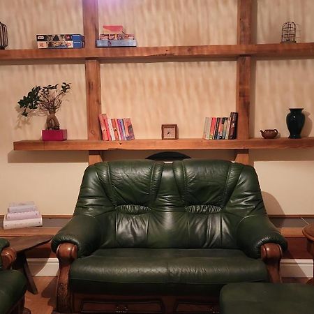 Large 2 Bed Holiday Let In Central Ystradgynlais Kültér fotó